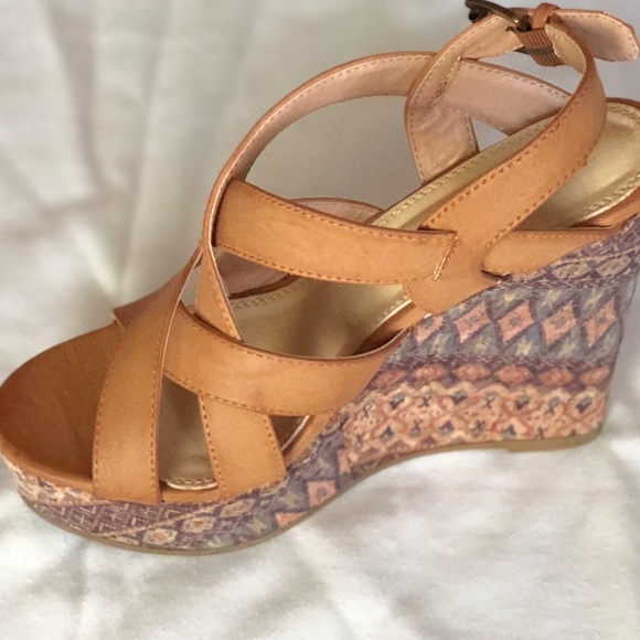 Size 7 Rampage Wedges - Picture 4 of 4